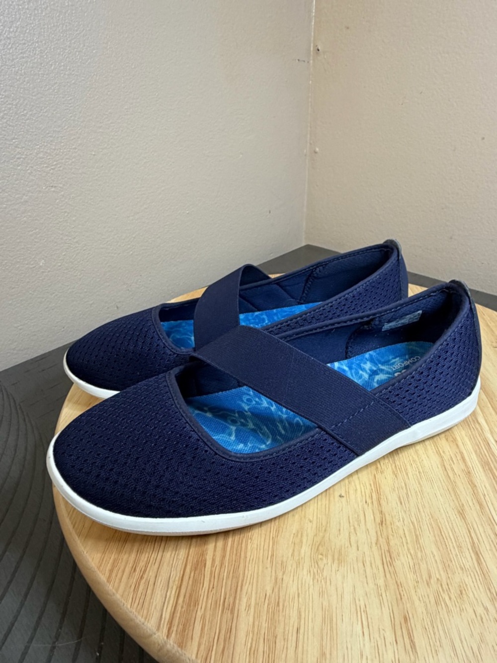 Crocs women’s Swiftwater Flats shoes